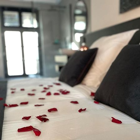 Ennea - Jacuzzi & Luxury Suites (Adults Only) Περπινιάν Εξωτερικό φωτογραφία