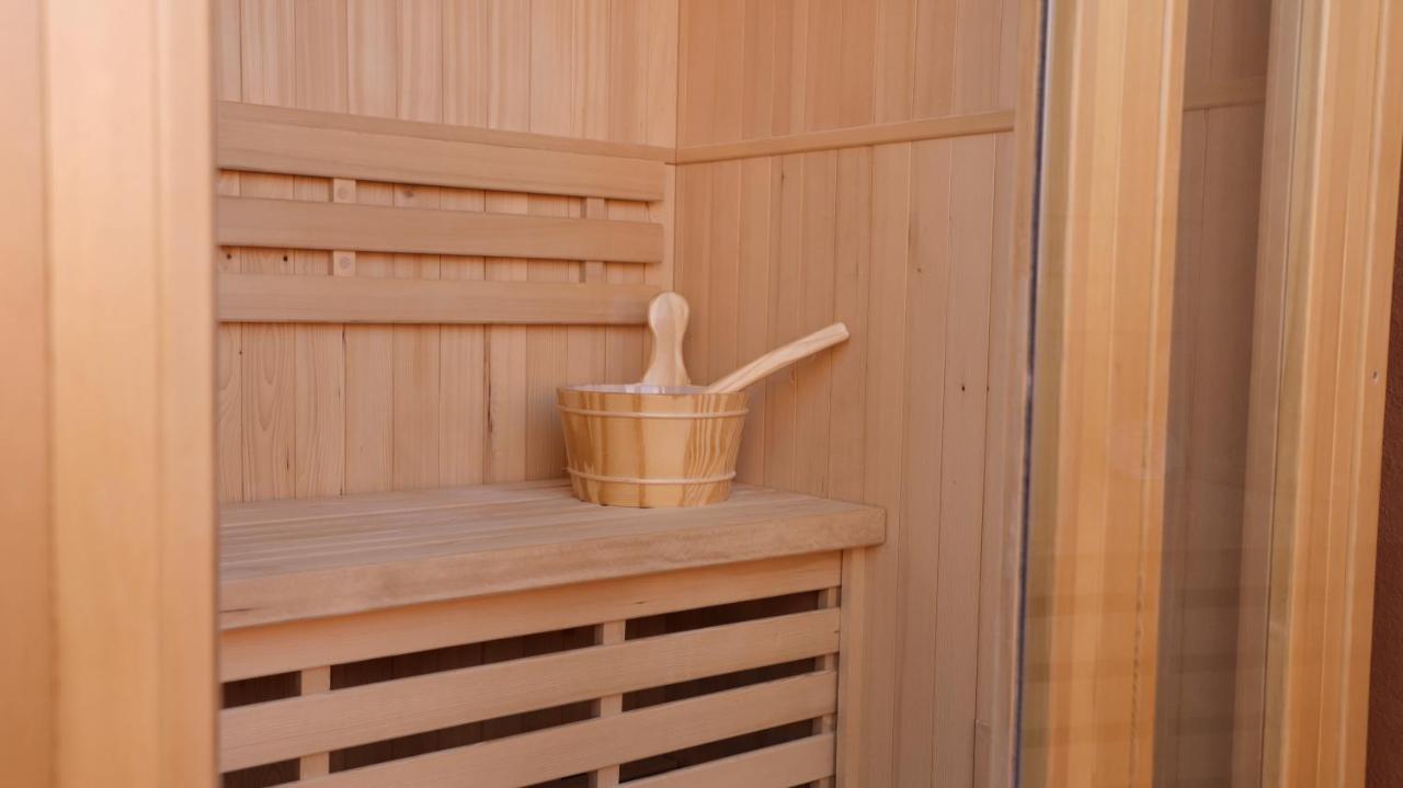 Ennea - Jacuzzi & Luxury Suites (Adults Only) Περπινιάν Εξωτερικό φωτογραφία