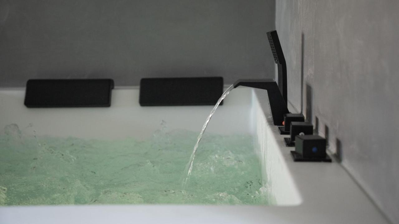 Ennea - Jacuzzi & Luxury Suites (Adults Only) Περπινιάν Εξωτερικό φωτογραφία