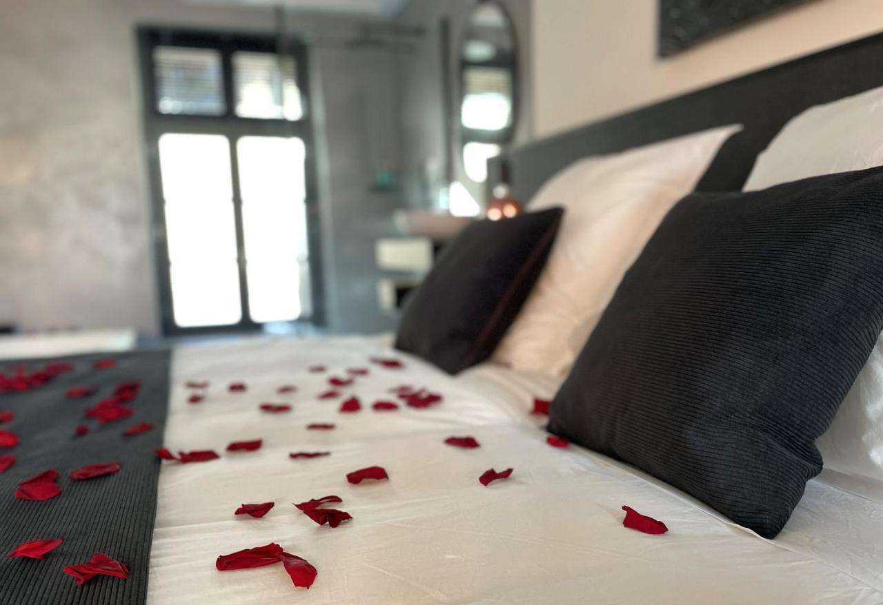 Ennea - Jacuzzi & Luxury Suites (Adults Only) Περπινιάν Εξωτερικό φωτογραφία